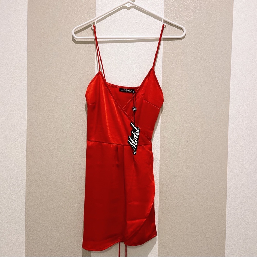 RED WRAP MINI DRESS MOTEL BRAND (FROM REVOLVE)